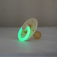 Itzy Soother™ Glow in the Dark Natural Rubber Pacifier - 6-18M